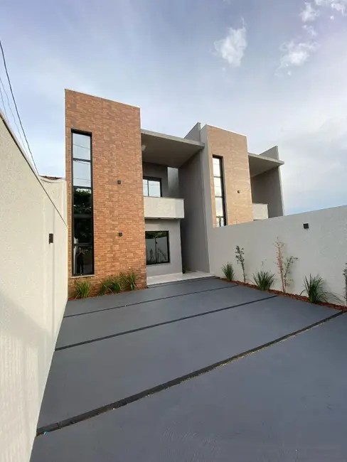 Foto 2 de Sobrado com 3 quartos à venda, 180m2 em Santa Felicidade, Cascavel - PR