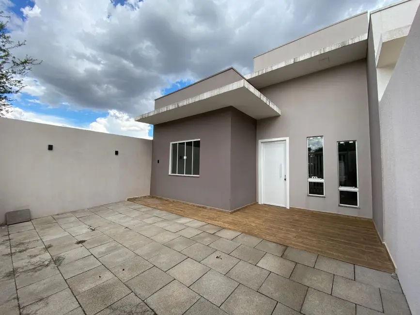 Foto 1 de Casa com 2 quartos à venda, 100m2 em Santa Cruz, Cascavel - PR