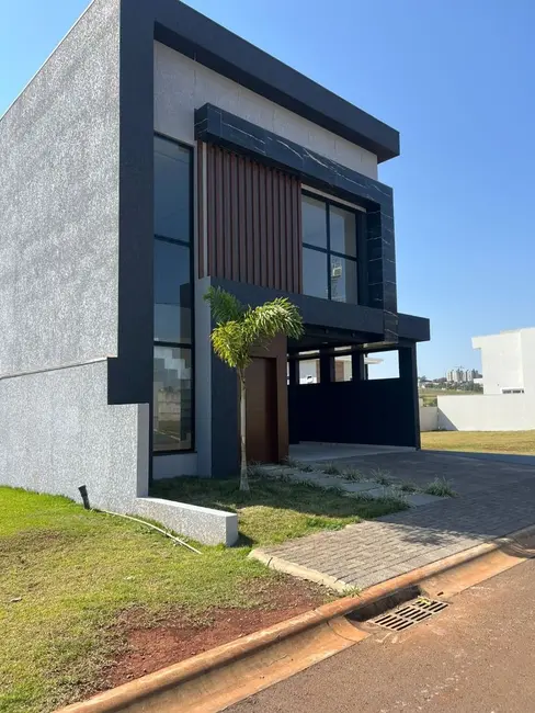 Foto 2 de Sobrado com 3 quartos à venda, 200m2 em Cancelli, Cascavel - PR