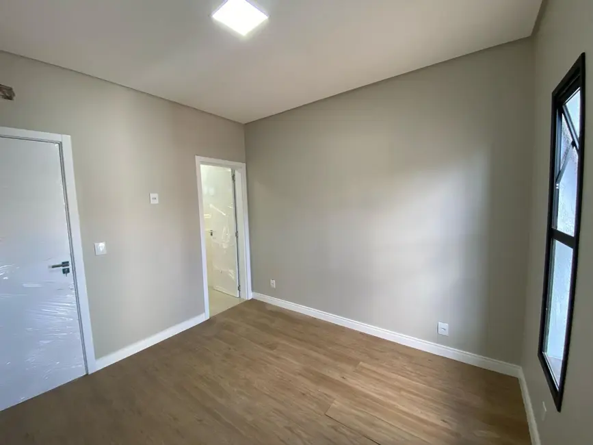 Casa com 3 quartos à venda, 125m2 em Santa Cruz, Cascavel - PR - imagem 6 Foto 6 de Casa com 3 quartos à venda, 125m2 em Santa Cruz, Cascavel - PR