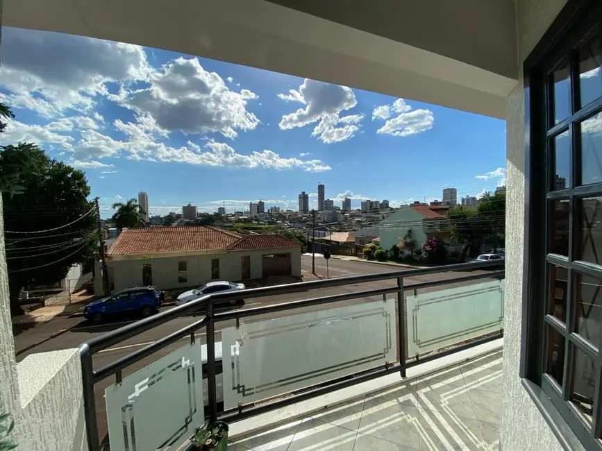 Foto 6 de Sobrado com 3 quartos à venda, 198m2 em Parque São Paulo, Cascavel - PR