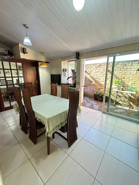 Foto 4 de Sobrado com 3 quartos à venda, 96m2 em Pioneiros Catarinenses, Cascavel - PR