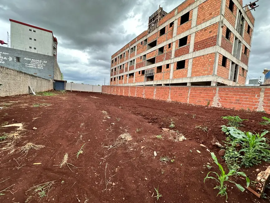 Foto 1 de Terreno / Lote à venda, 560m2 em Santa Cruz, Cascavel - PR