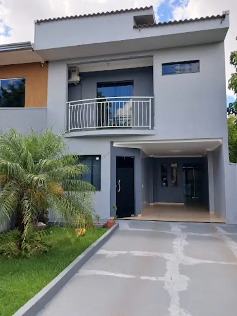 Foto 1 de Sobrado com 4 quartos à venda, 183m2 em Santa Cruz, Cascavel - PR