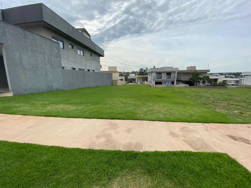 Foto 1 de Terreno / Lote à venda, 360m2 em Maria Luiza, Cascavel - PR
