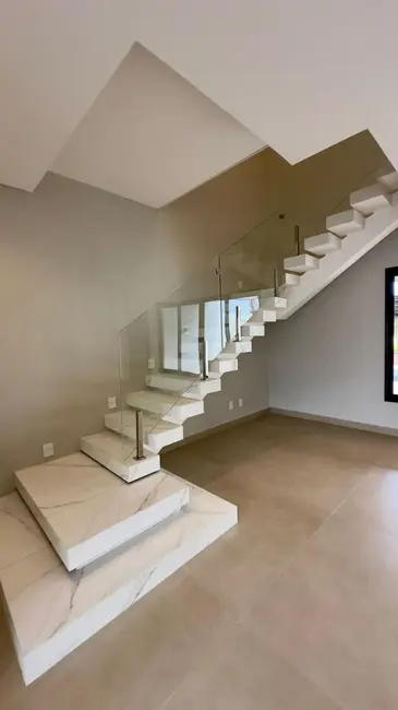 Foto 3 de Sobrado com 3 quartos à venda, 153m2 em Cascavel - PR