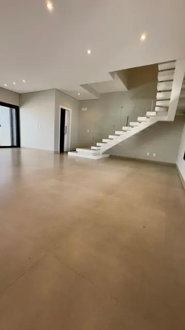 Foto 2 de Sobrado com 3 quartos à venda, 153m2 em Cascavel - PR