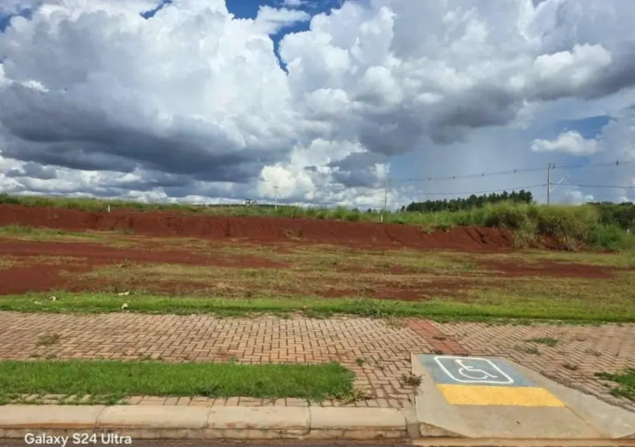 Foto 1 de Terreno / Lote à venda, 300m2 em Cancelli, Cascavel - PR