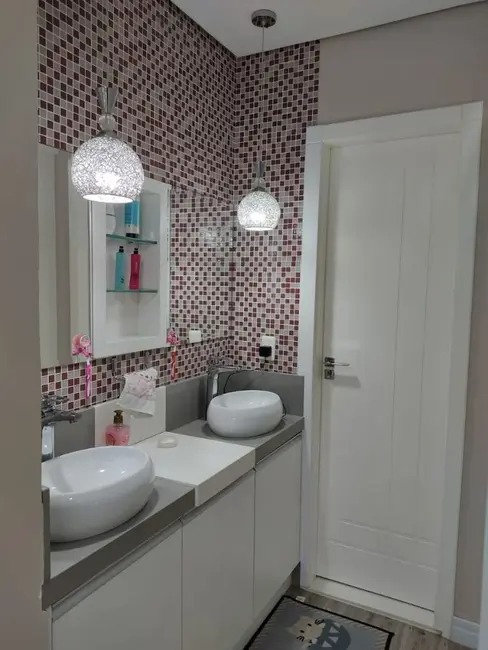 Foto 1 de Sobrado com 4 quartos à venda, 560m2 em Cascavel - PR