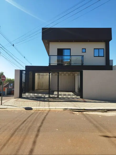Foto 2 de Sobrado com 3 quartos à venda, 200m2 em Brazmadeira, Cascavel - PR