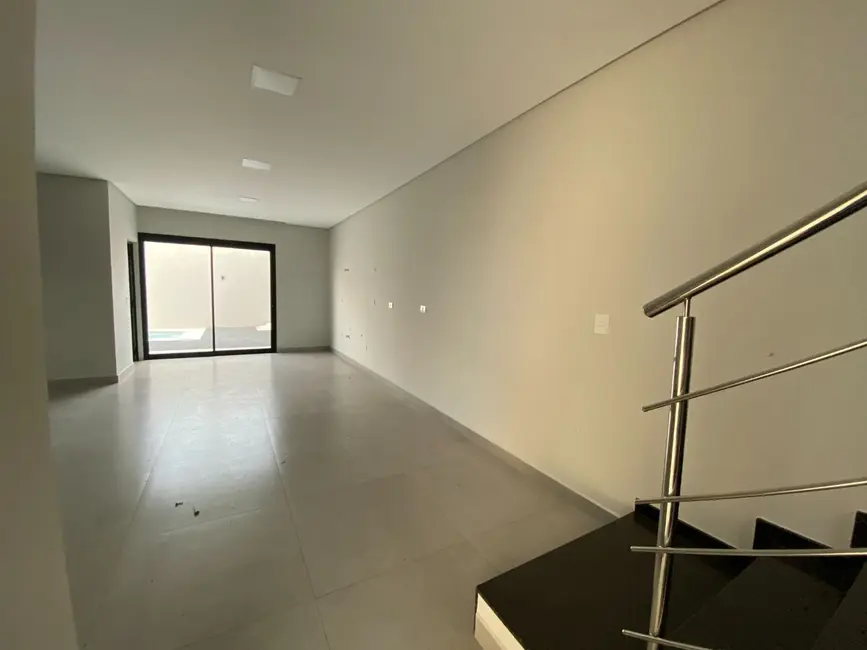 Foto 3 de Sobrado com 3 quartos à venda, 242m2 em Universitário, Cascavel - PR