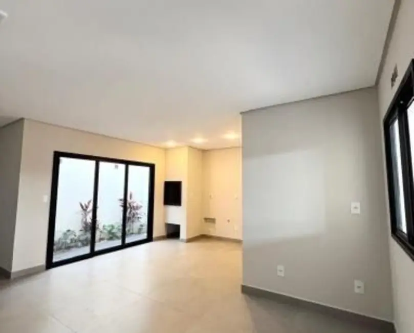 Foto 3 de Sobrado com 3 quartos à venda, 133m2 em Centro, Cascavel - PR