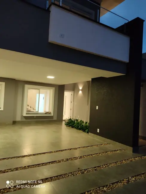 Foto 3 de Sobrado com 3 quartos à venda, 200m2 em Canadá, Cascavel - PR