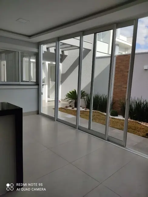 Foto 9 de Sobrado com 3 quartos à venda, 200m2 em Canadá, Cascavel - PR