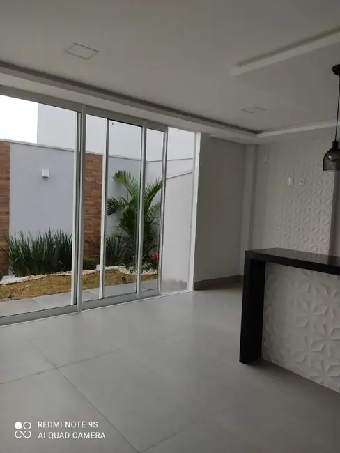 Foto 2 de Sobrado com 3 quartos à venda, 200m2 em Canadá, Cascavel - PR