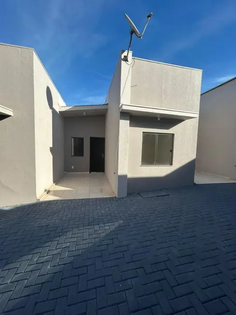 Foto 1 de Casa com 2 quartos à venda, 106m2 em Cascavel - PR