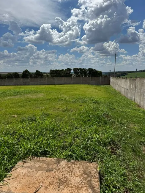 Foto 1 de Terreno / Lote à venda, 1307m2 em Santa Tereza Do Oeste - PR