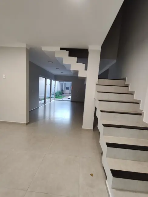 Foto 5 de Sobrado com 3 quartos à venda, 180m2 em Alto Alegre, Cascavel - PR