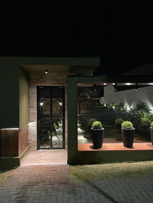 Foto 2 de Casa com 3 quartos à venda, 429m2 em Cascavel - PR