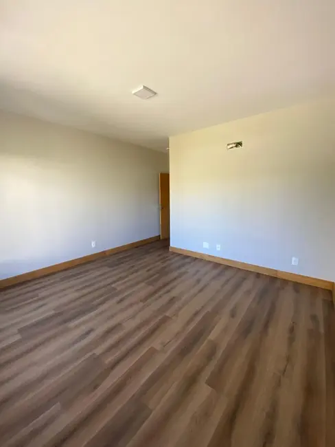 Foto 7 de Sobrado com 3 quartos à venda, 300m2 em Alto Alegre, Cascavel - PR