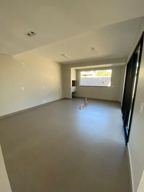 Foto 3 de Sobrado com 3 quartos à venda, 300m2 em Alto Alegre, Cascavel - PR