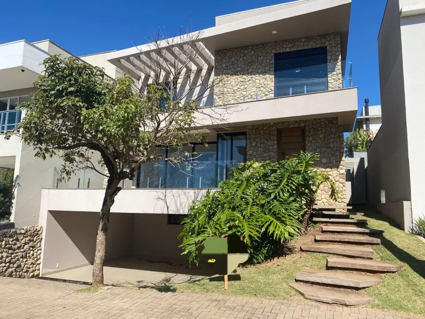 Foto 1 de Sobrado com 3 quartos à venda, 300m2 em Alto Alegre, Cascavel - PR