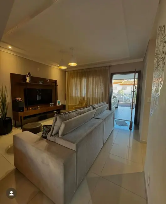 Foto 2 de Sobrado com 3 quartos à venda, 225m2 em Cascavel - PR