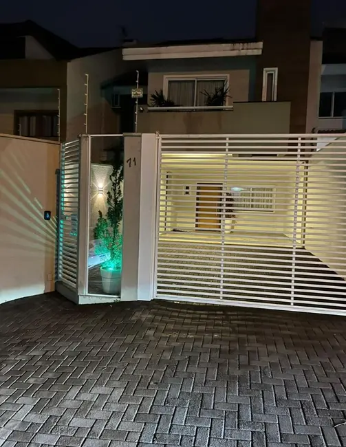 Foto 1 de Sobrado com 3 quartos à venda, 225m2 em Cascavel - PR