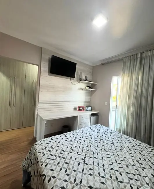 Foto 8 de Sobrado com 3 quartos à venda, 225m2 em Cascavel - PR