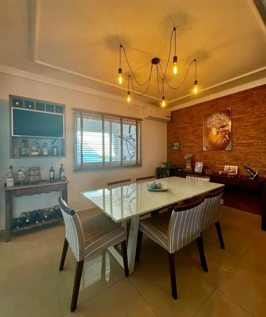 Foto 3 de Sobrado com 3 quartos à venda, 225m2 em Cascavel - PR