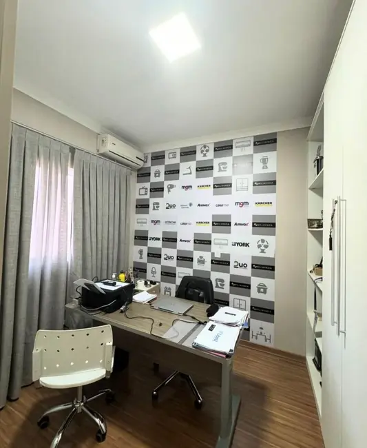 Foto 9 de Sobrado com 3 quartos à venda, 225m2 em Cascavel - PR