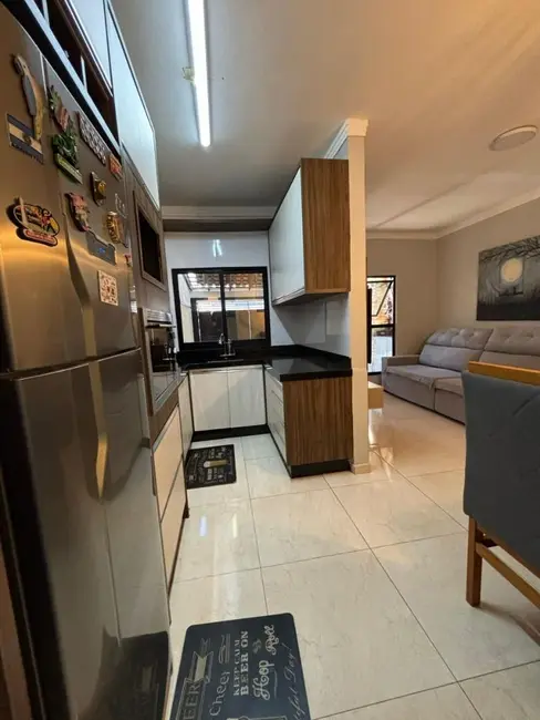 Foto 2 de Casa com 2 quartos à venda, 100m2 em Santa Cruz, Cascavel - PR