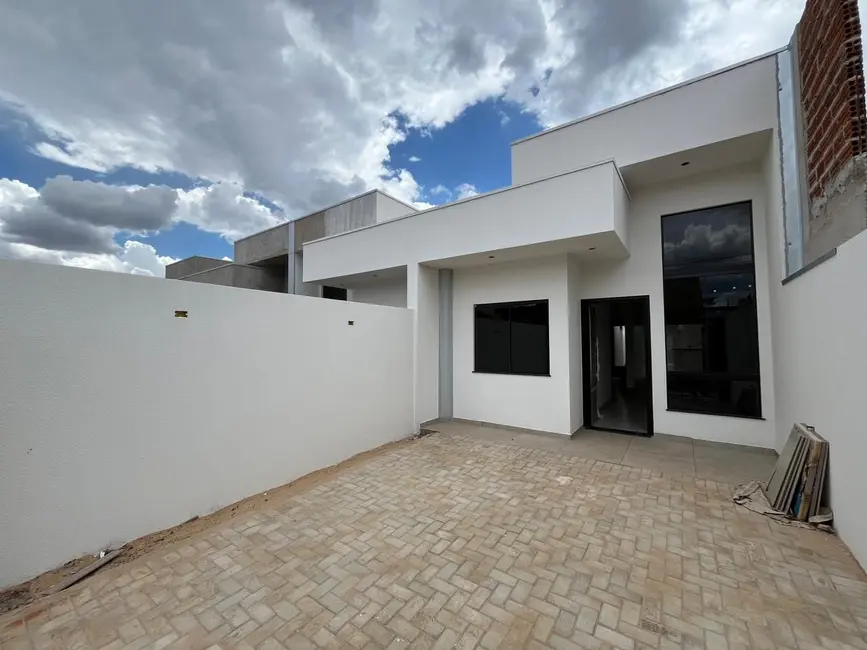 Casa com 2 quartos à venda, 105m2 em Esmeralda, Cascavel - PR - imagem 2 Foto 2 de Casa com 2 quartos à venda, 105m2 em Esmeralda, Cascavel - PR