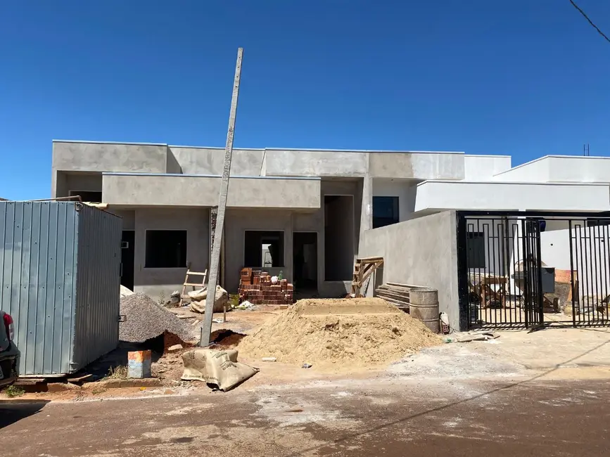 Foto 2 de Casa com 2 quartos à venda, 105m2 em Esmeralda, Cascavel - PR