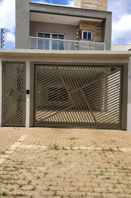 Sobrado com 2 quartos à venda, 200m2 em Esmeralda, Cascavel - PR - imagem 1 Foto 1 de Sobrado com 2 quartos à venda, 200m2 em Esmeralda, Cascavel - PR