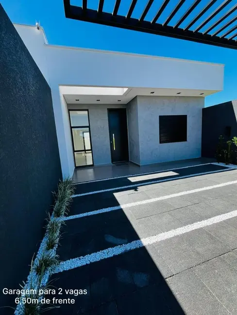 Foto 1 de Casa com 2 quartos à venda, 110m2 em Cascavel - PR