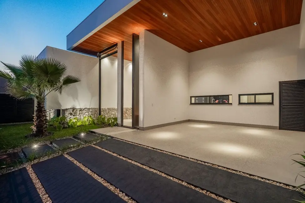 Foto 1 de Casa com 3 quartos à venda, 301m2 em Cancelli, Cascavel - PR