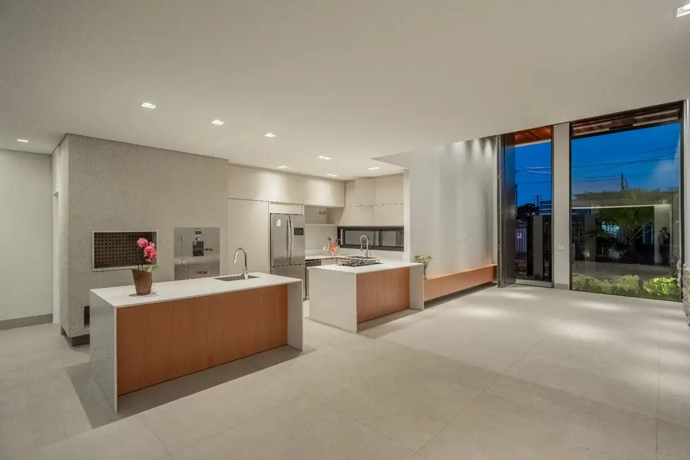 Foto 6 de Casa com 3 quartos à venda, 301m2 em Cancelli, Cascavel - PR