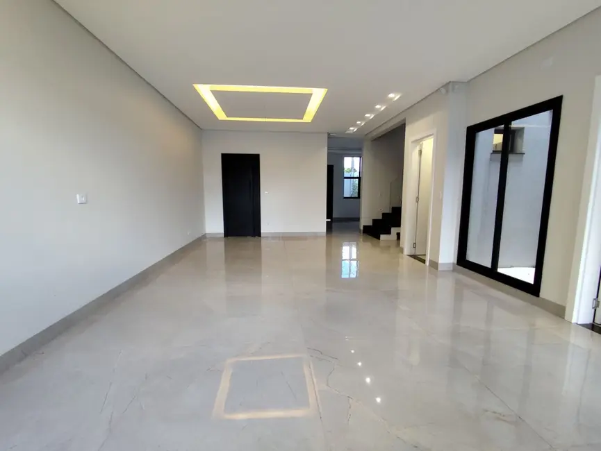 Foto 4 de Sobrado com 3 quartos à venda, 180m2 em Parque Verde, Cascavel - PR