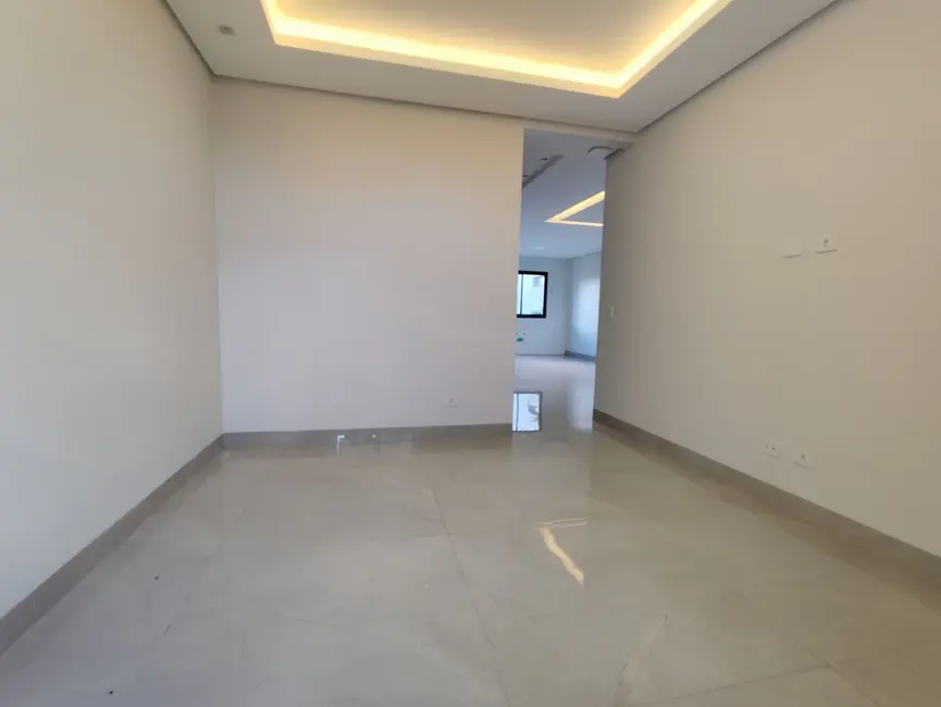 Foto 5 de Sobrado com 3 quartos à venda, 180m2 em Parque Verde, Cascavel - PR