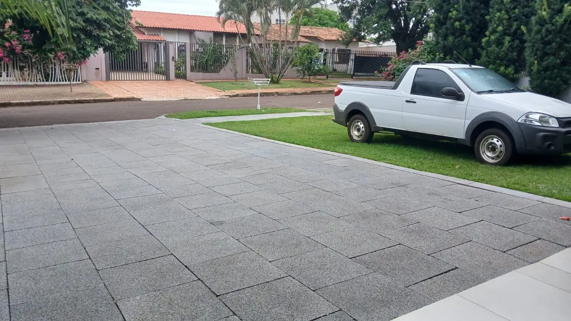 Foto 3 de Sobrado com 4 quartos à venda, 300m2 em Cascavel - PR