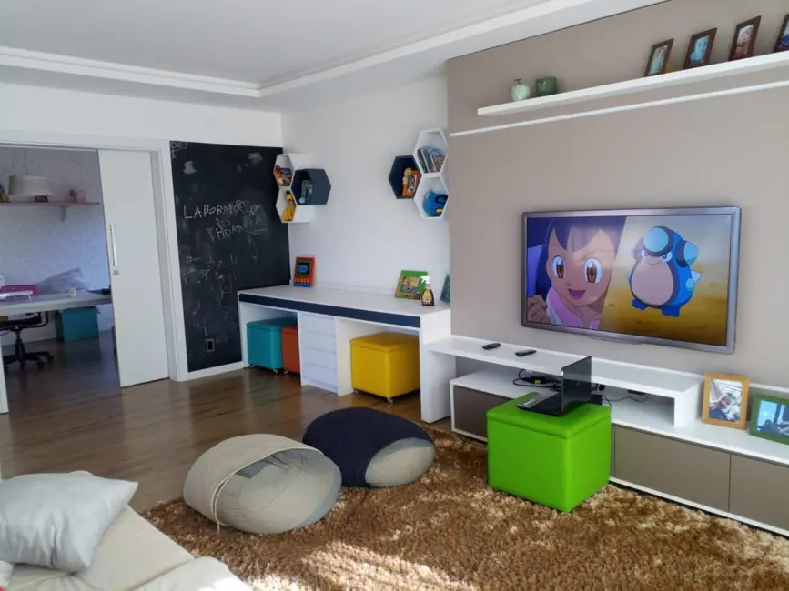 Foto 3 de Sobrado com 6 quartos à venda, 2450m2 em Centro, Cascavel - PR