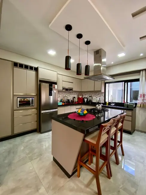 Foto 8 de Casa com 3 quartos à venda, 365m2 em Parque Verde, Cascavel - PR