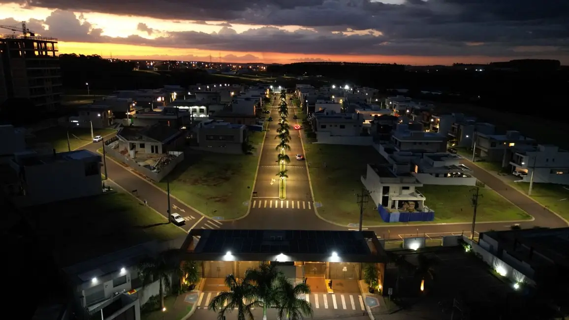 Foto 1 de Terreno / Lote à venda, 214m2 em Cascavel - PR