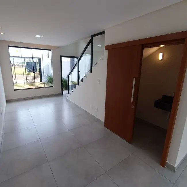 Foto 2 de Sobrado com 3 quartos à venda, 125m2 em Cascavel - PR