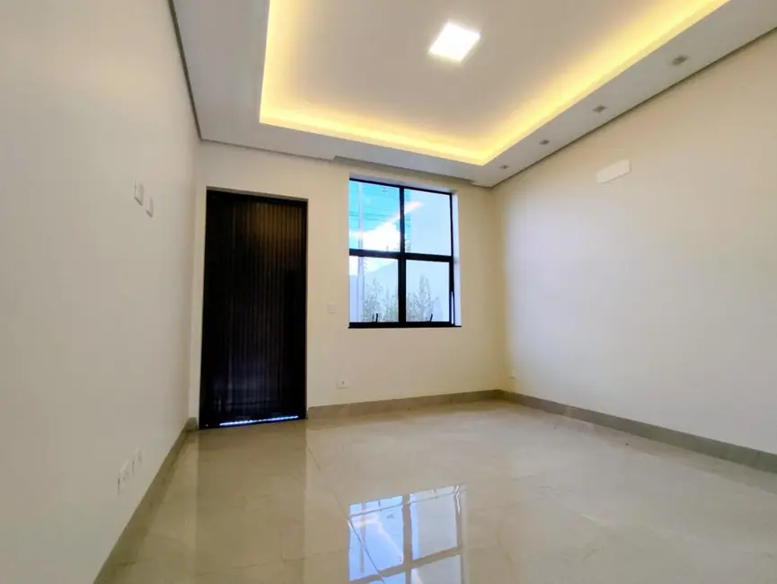 Foto 4 de Sobrado com 3 quartos à venda, 180m2 em Parque Verde, Cascavel - PR