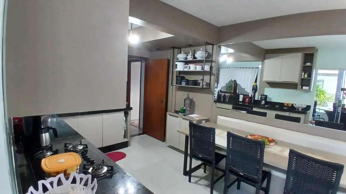 Foto 4 de Sobrado com 4 quartos à venda, 300m2 em Cascavel - PR