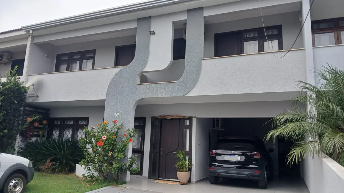 Foto 1 de Sobrado com 4 quartos à venda, 300m2 em Cascavel - PR