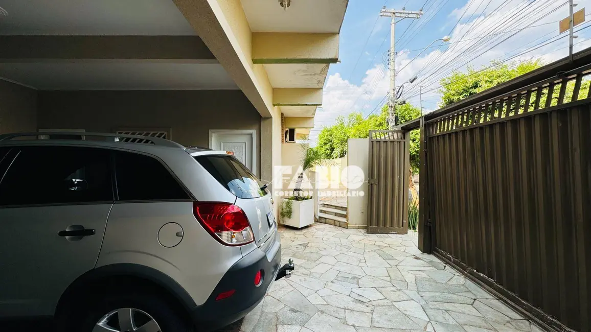 Sobrado com 3 quartos à venda, 238m2 em Eldorado, Sao Jose Do Rio Preto - SP - imagem 3 Foto 3 de Sobrado com 3 quartos à venda, 238m2 em Eldorado, Sao Jose Do Rio Preto - SP