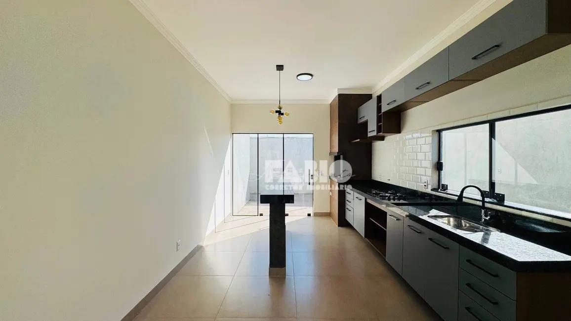 Foto 1 de Casa com 3 quartos à venda, 205m2 em Mirassol - SP